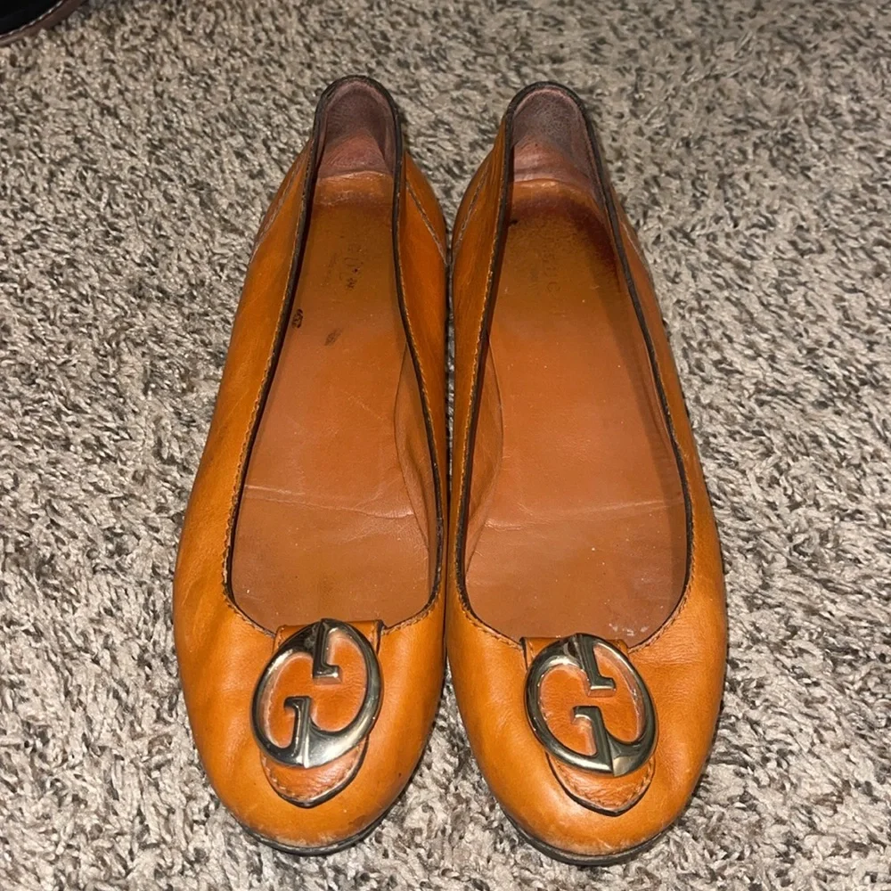 Gucci Brown Leather Flats with Gold Logo - Picture 8 of 12